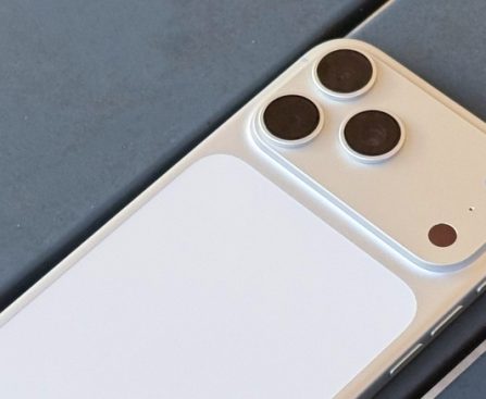 Five Android Flagship Smartphones Providing Enhanced Battery Longevity in Comparison to the iPhone 17 Pro