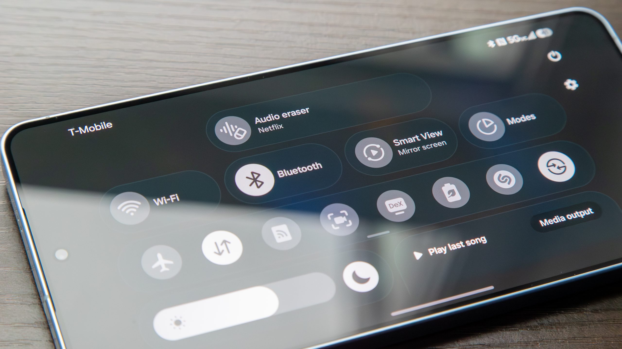 Galaxy S26 Function Transforms Netflix Binge-Watching Adventure