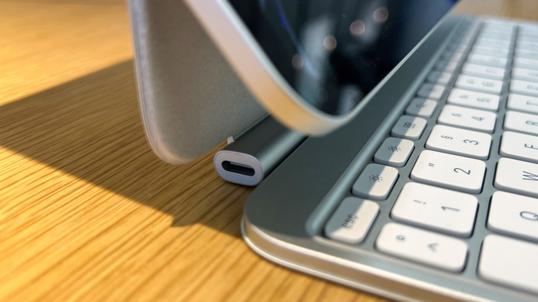 Grasping the Function and Application of the USB-C Port on the iPad's Magic Keyboard