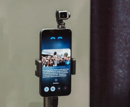 Honor Claims Its Robot Phone Will Launch Later This Year