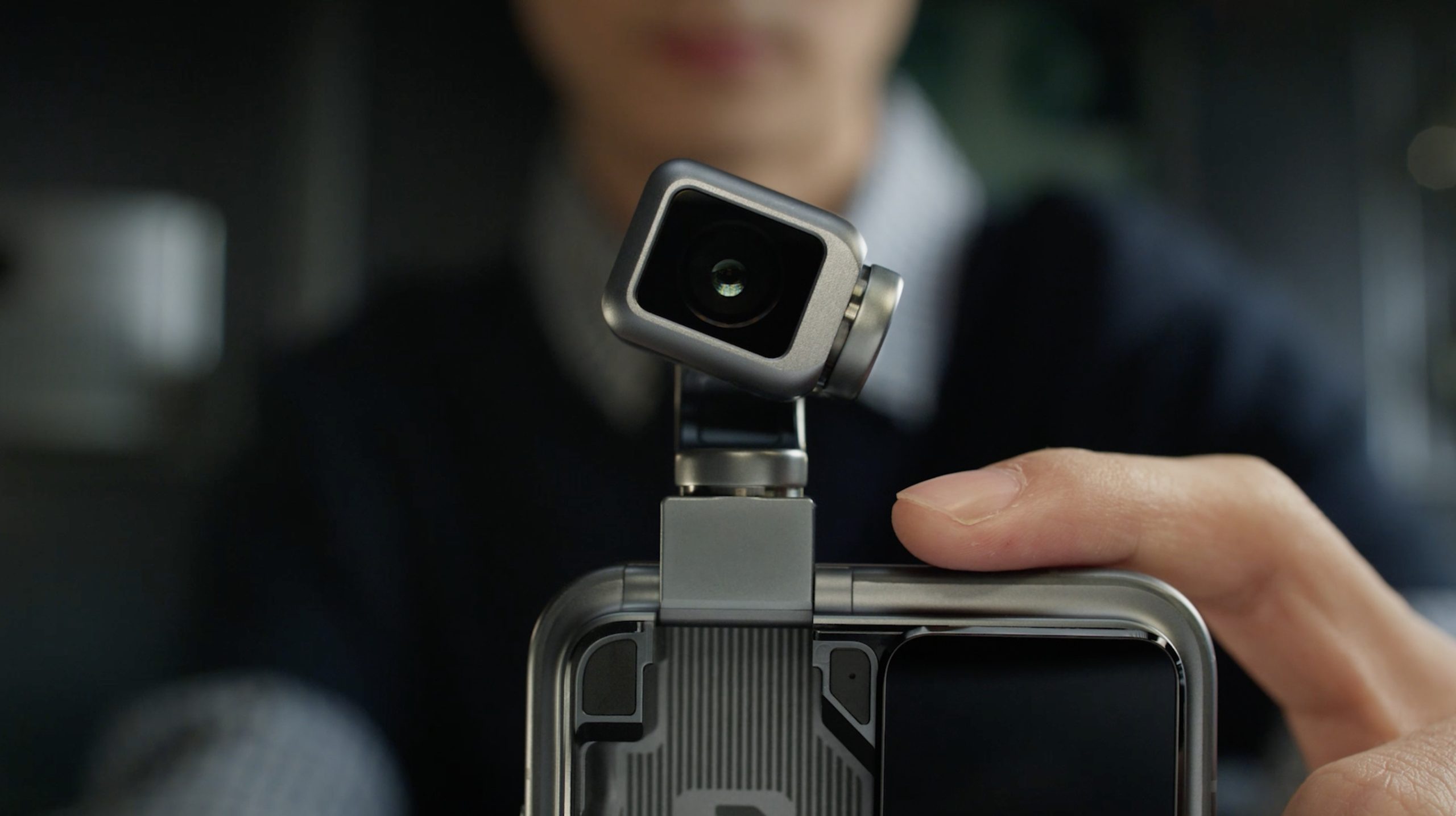 Honor Claims Its 'Robot Phone' with Moving Camera Can Dance to Music