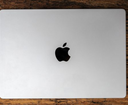 Laptops Providing Enhanced Battery Longevity in Comparison to the MacBook Pro