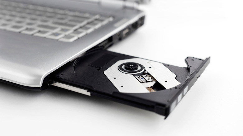 Laptops with CD-DVD Drives Accessible in 2026