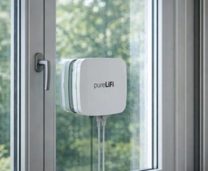 PureLiFi Bridge XC Flex Provides Gigabit Broadband Internet Through Glass Windows - CNX Software