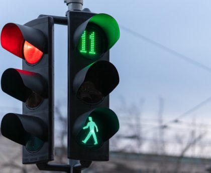 Rationale Behind the Lack of Countdown Timers on Traffic Signals in the United States