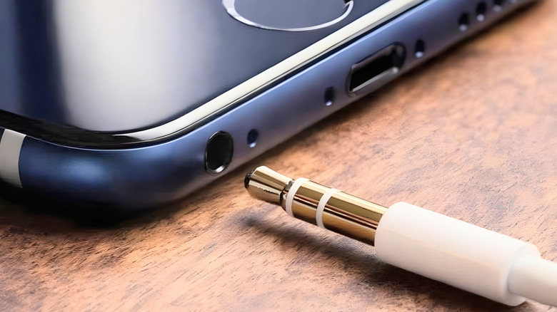 Reasons Smartphone Makers Eliminated Headphone Jacks