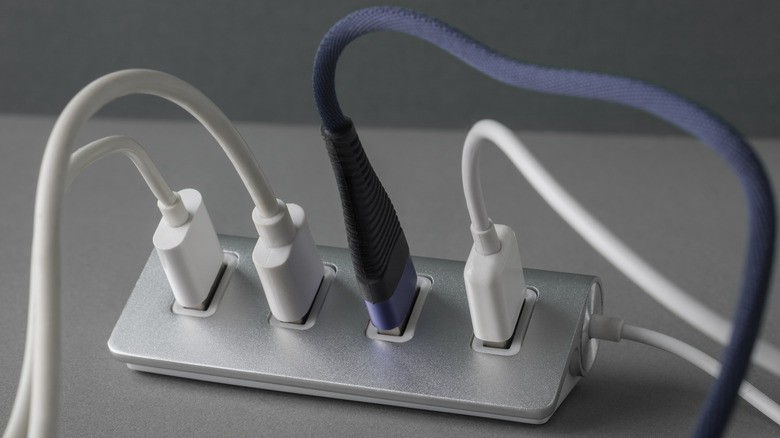 Reasons to Refrain from Connecting USB Hubs to Your Power Bank