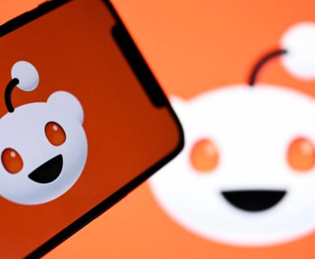Reddit Mulls ID Verification to Combat AI Bot Surge