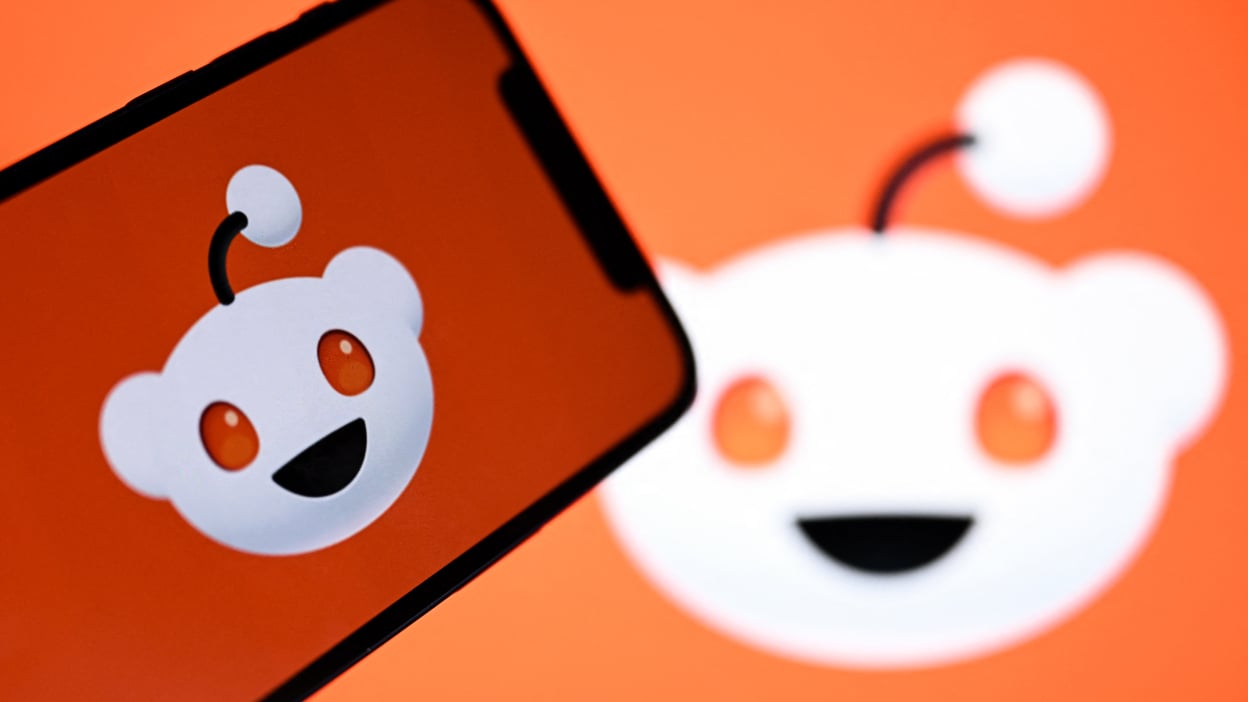 Reddit Mulls ID Verification to Combat AI Bot Surge