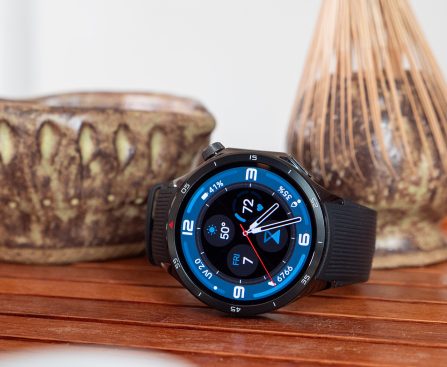 Smartwatch Exceeds Samsung and Apple in Battery Longevity Evaluations and Earns Uncommon Amazon Discount