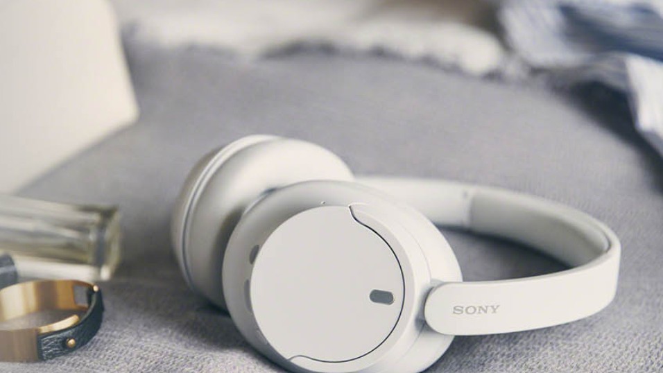 Sony Noise-Cancelling Headphones Offered for $98 Amidst Amazon's Major Spring Sale