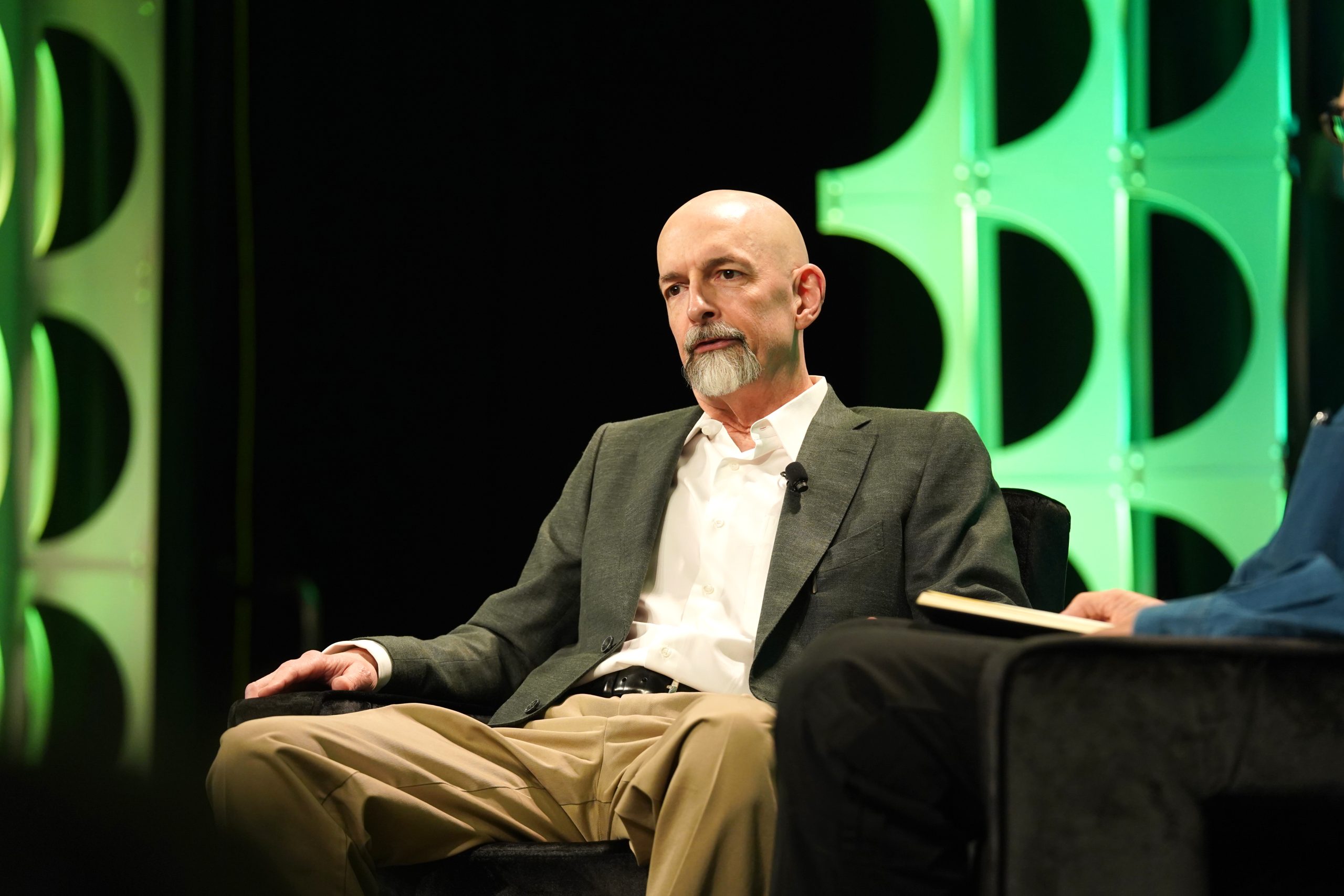 The Creator of 'Metaverse' Criticizes Meta's Glasses as Creepy