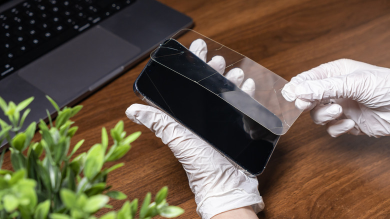 The Efficiency of Costly Screen Protectors in Safeguarding Phones from Damage