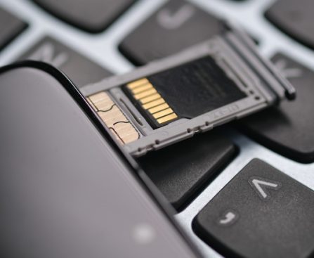 The Timeline of Smartphone Brands Eliminating SD Card Slots