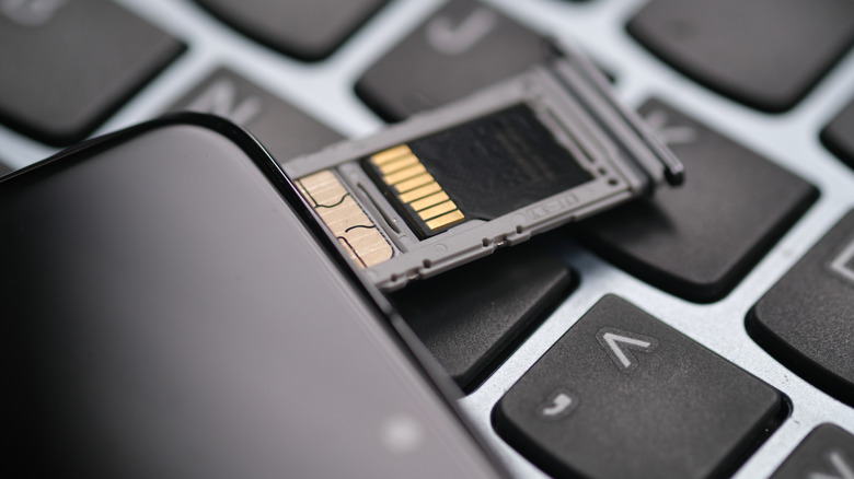 The Timeline of Smartphone Brands Eliminating SD Card Slots