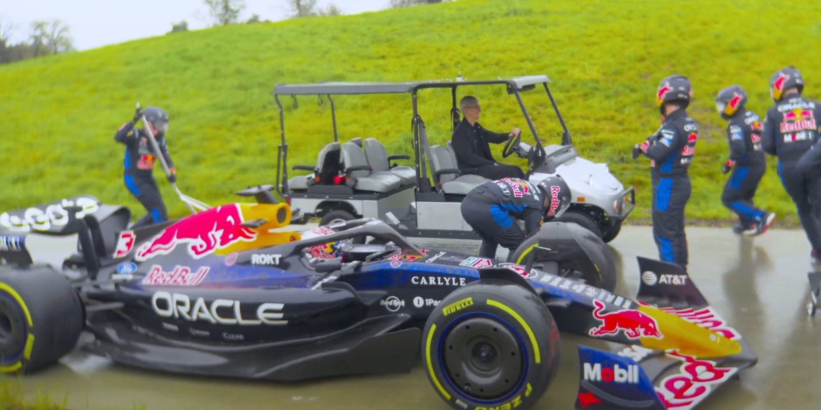 Tim Cook's Golf Cart Gets F1 Enhancements in Latest Apple Park Video