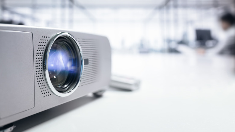 Top 5 Projectors Recommended by Experts Priced Below $300