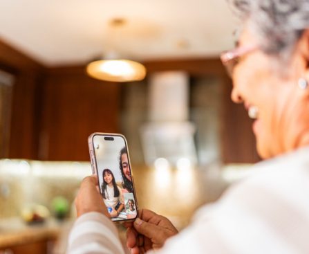 Top 8 Budget-Friendly and High-End Smartphones for Seniors in 2026