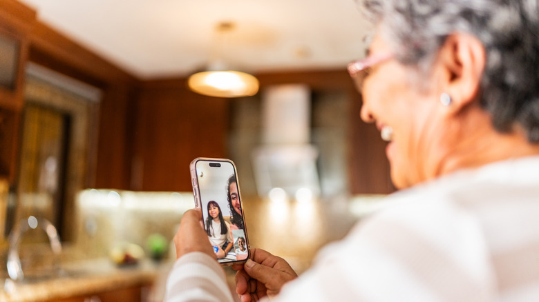 Top 8 Budget-Friendly and High-End Smartphones for Seniors in 2026