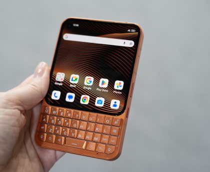 Unihertz's New QWERTY Phone Resembles a BlackBerry Even More