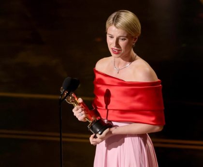 Watch Jessie Buckley's Emotional Oscars Acceptance Speech