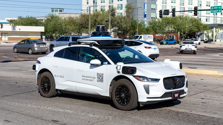 Waymo Autonomous Taxi Skillfully Avoids Crash at Train Crossing