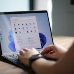 Windows 11 Introduces a Movable Taskbar