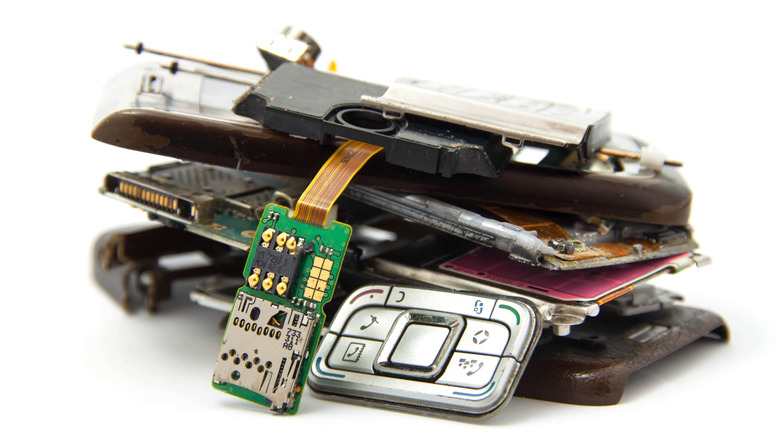 14 Smartphone Attributes: 7 We Long for and 7 Best Forgotten