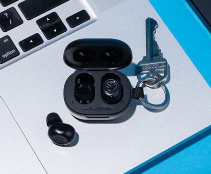 $32 Earbuds Outperform Apple AirPods 4 in Battery Duration