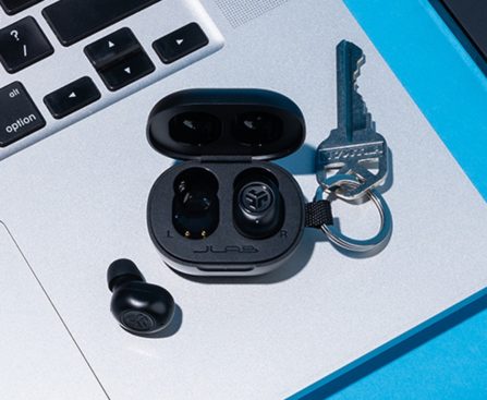 $32 Earbuds Outperform Apple AirPods 4 in Battery Duration