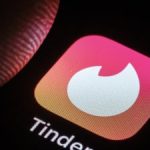 4 Tips for Using Hookup Apps Discreetly — Advice for Feeld, Tinder, AdultFriendFinder, and Grindr