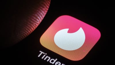4 Tips for Using Hookup Apps Discreetly — Advice for Feeld, Tinder, AdultFriendFinder, and Grindr