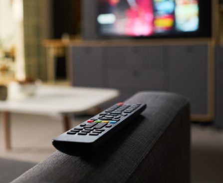 $9 Amazon Device Extends TV Remote Coverage