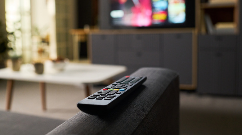 $9 Amazon Device Extends TV Remote Coverage