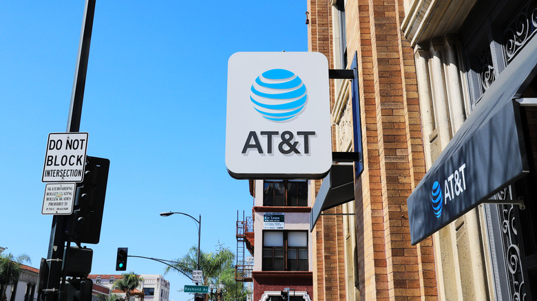 A Comprehensive Examination of AT&T's New OneConnect Packages: Assessing Their Advantages and Disadvantages