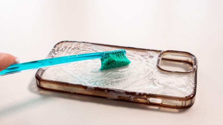 A Comprehensive Guide to Thoroughly Cleaning Your Silicone Phone Case