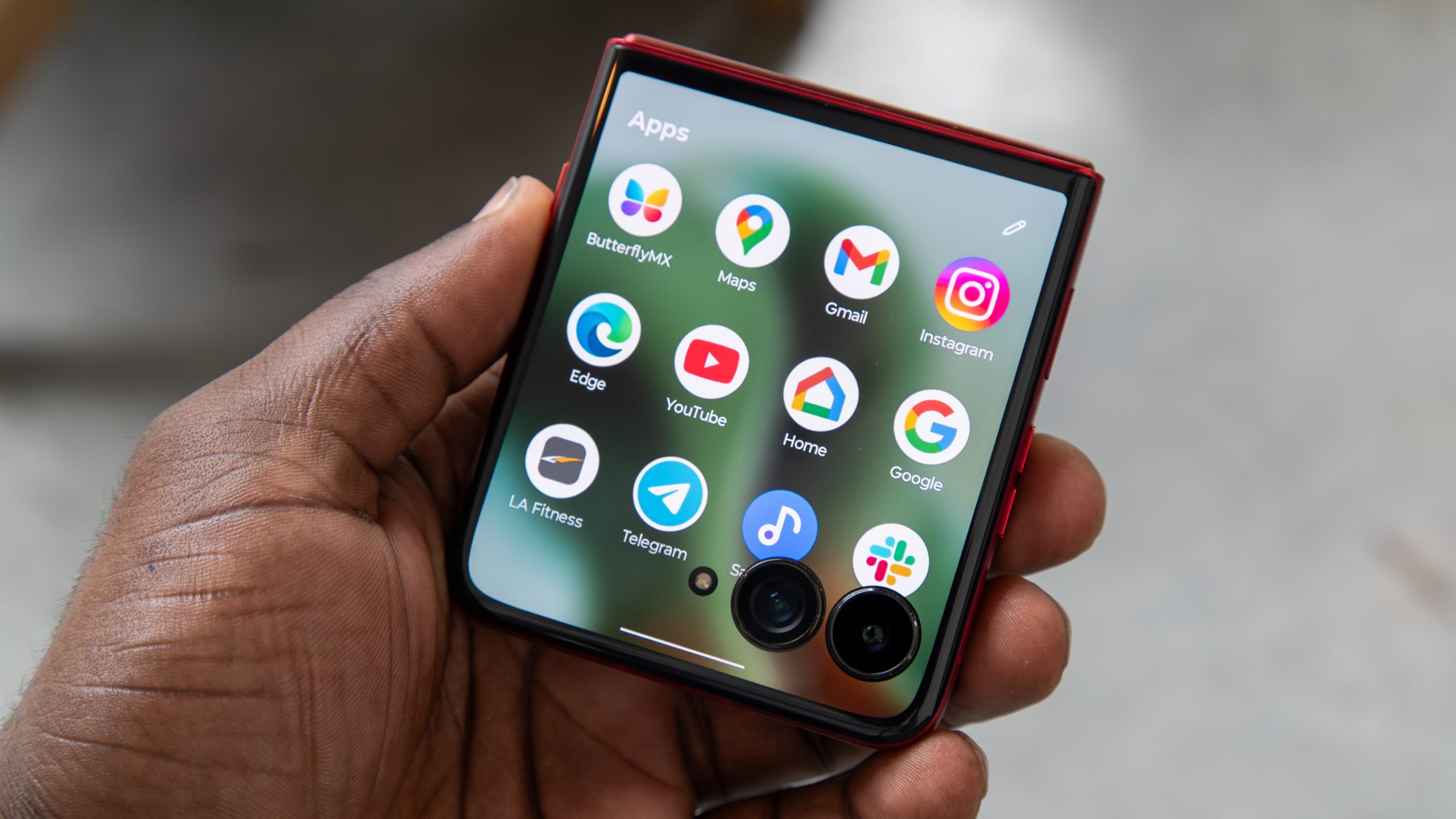 Amazon Presents a 46% Price Reduction on a Leading Flip Phone of Global Reputation