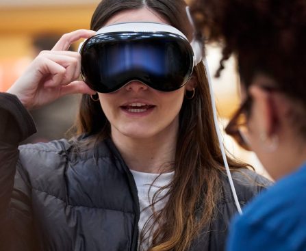 An Examination of the Obstacles Encountered During the Launch of Vision Pro in Apple Retail Locations