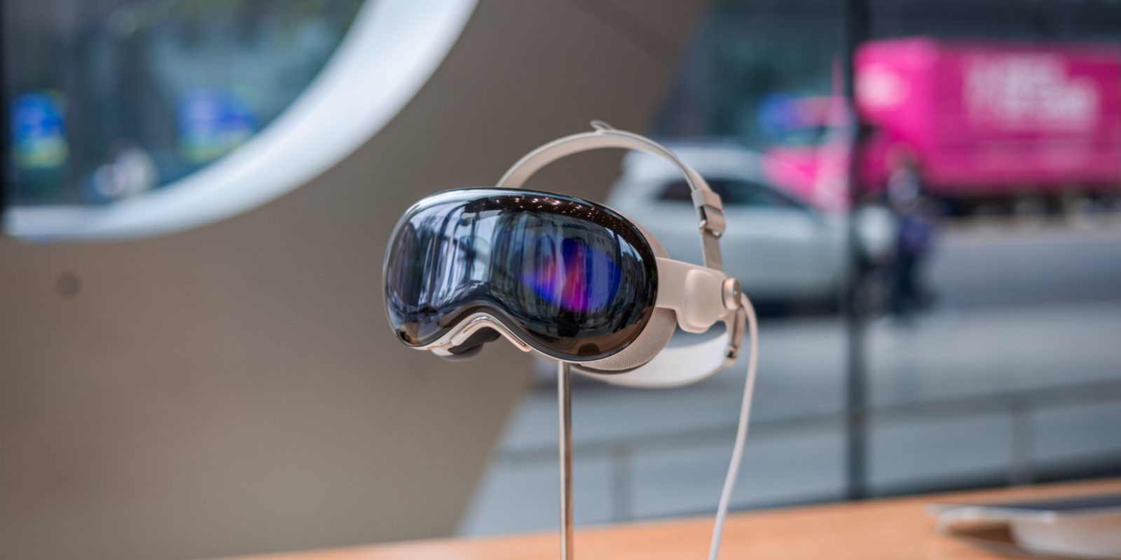 Apple Vision Pro: Tackling Leadership Obstacles for Future Advancement