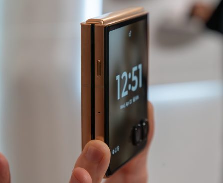 Assessing the Advantages and Disadvantages of Anticipating the Motorola Razr 2026