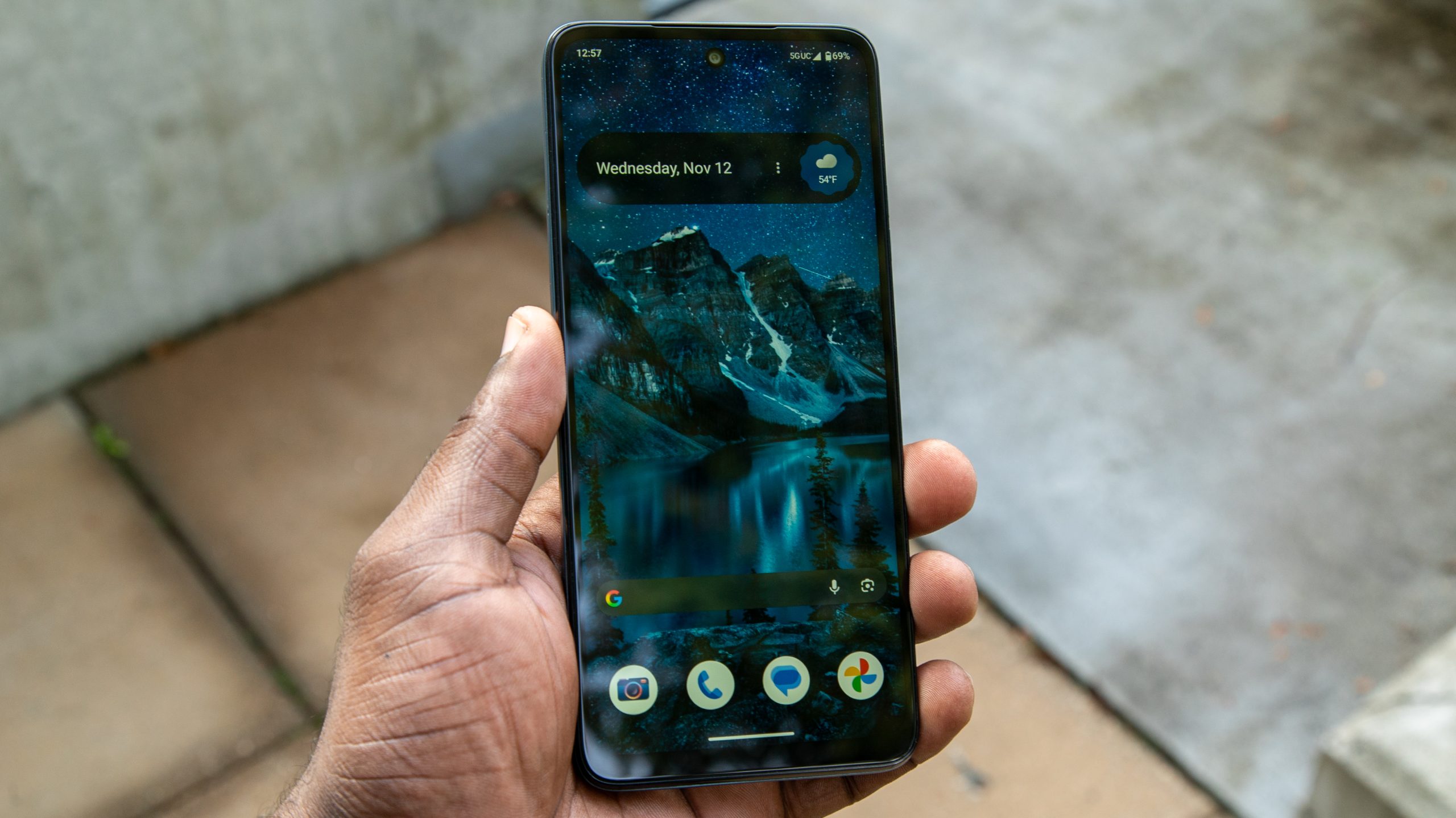 AT&T Prepaid Presents 2026 Motorola Smartphone for $10: Information Inside