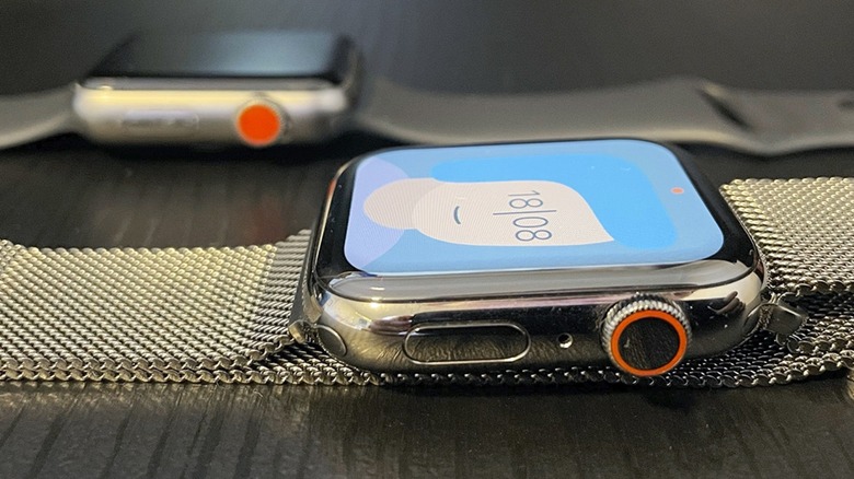 Causes of the Red Ring on Certain Apple Watch Digital Crowns