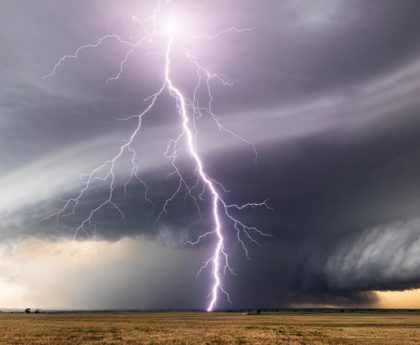 Compact Camera Gadget for Recording Flawless Lightning Strikes