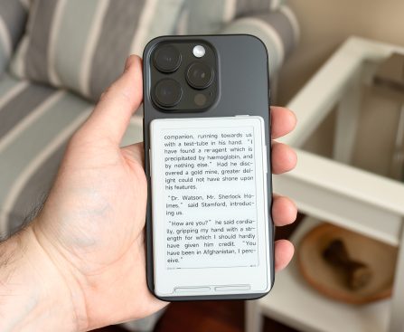 Credit Card-Sized E-Reader Has One Major Flaw