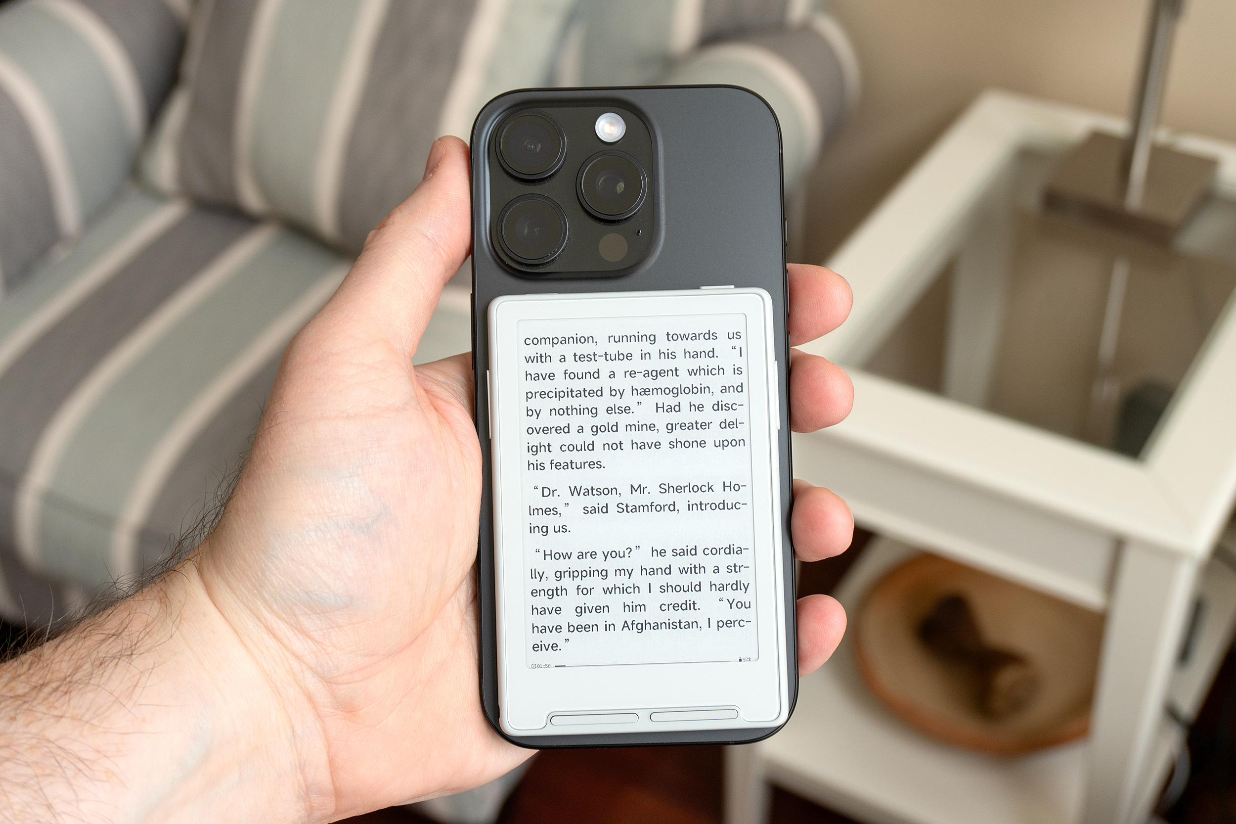 Credit Card-Sized E-Reader Has One Major Flaw