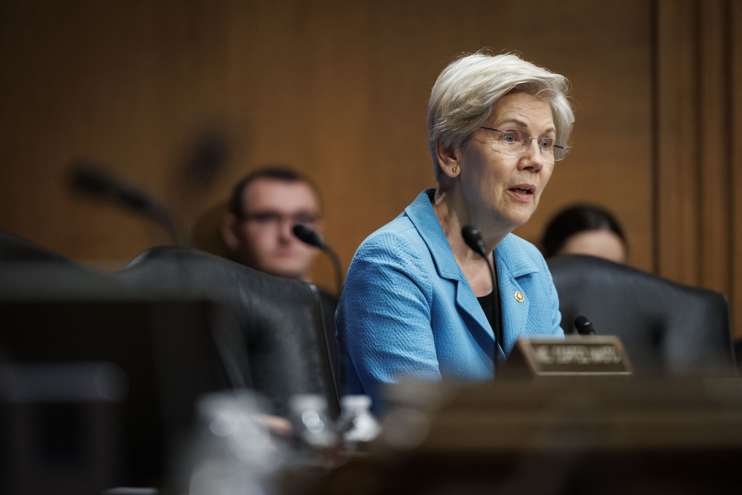 Elizabeth Warren Warns: AI Failure Might Trigger Next Financial Crisis