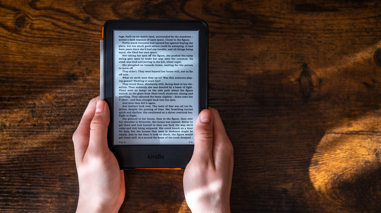 Five Benefits of Reading on a Kindle Rather Than a Smartphone
