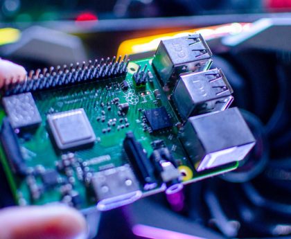 Five Small Raspberry Pi Projects That Can Be Held in Your Hand