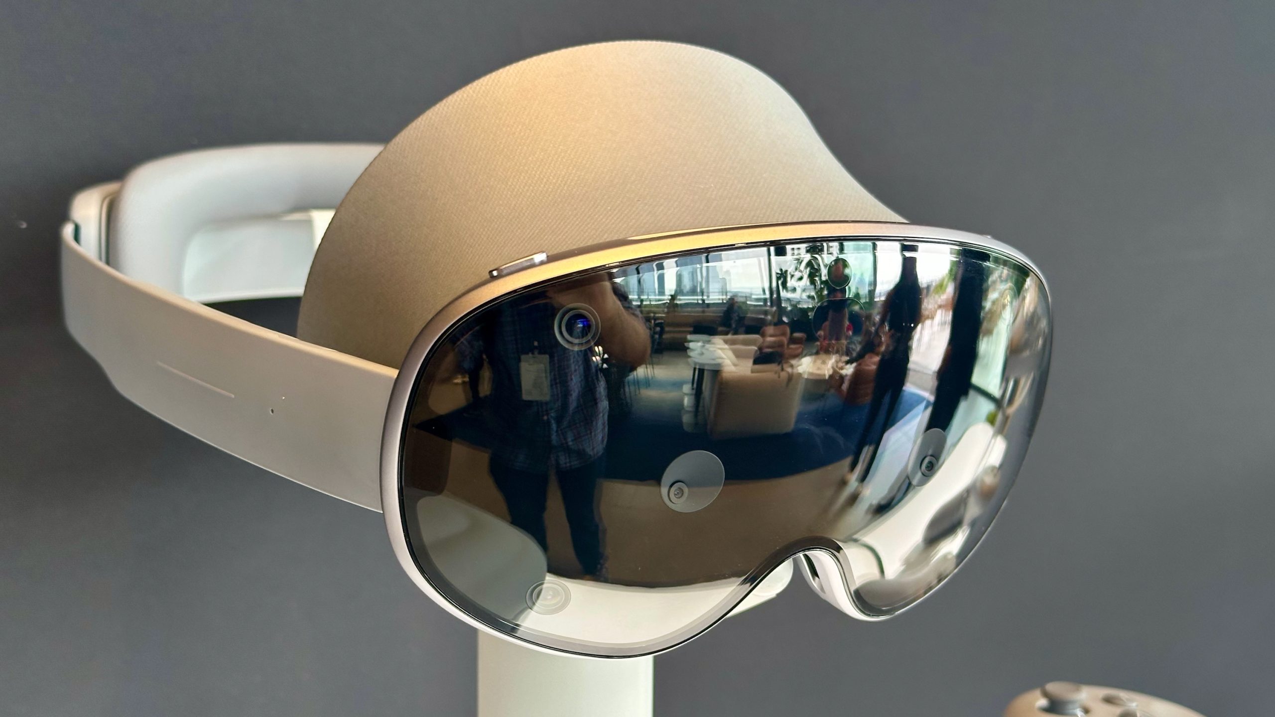 Galaxy XR's Android Enterprise Upgrade Improves Suitability in Healthcare and Retail