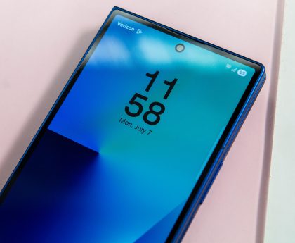 Galaxy Z Fold 8 Anticipated to Keep Existing Display Material, Sparking Mixed Responses